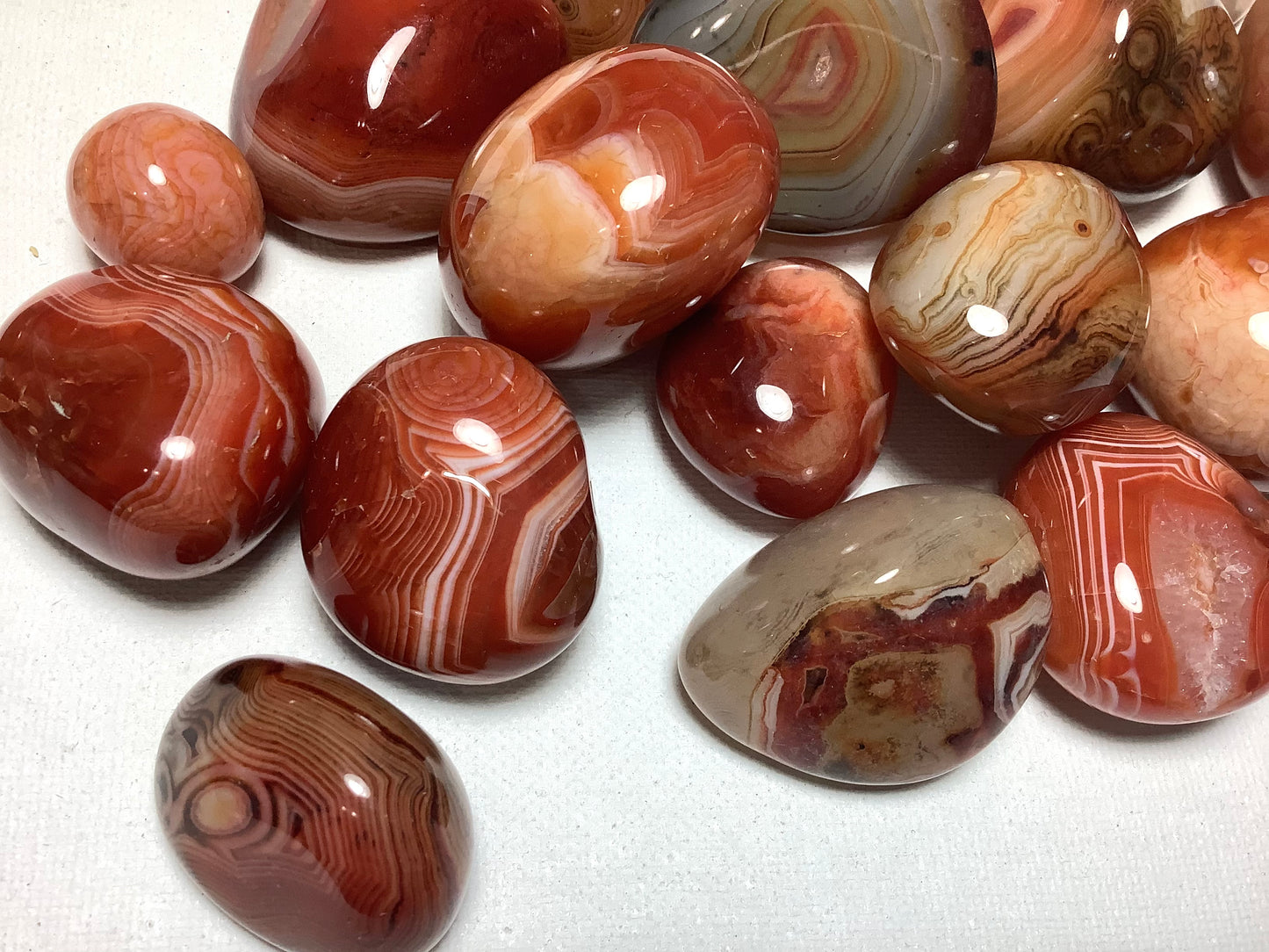 2023 Natural Sardonyx Palm Stone Wholesale Price